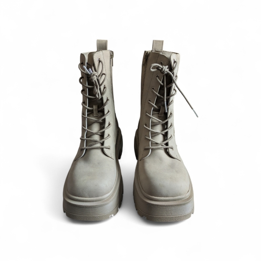 NWOT Stylish Green Women's Boots Size 6.5 - Picture 2 of 7